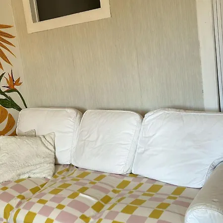 Hostel Cabana בית אירוח *